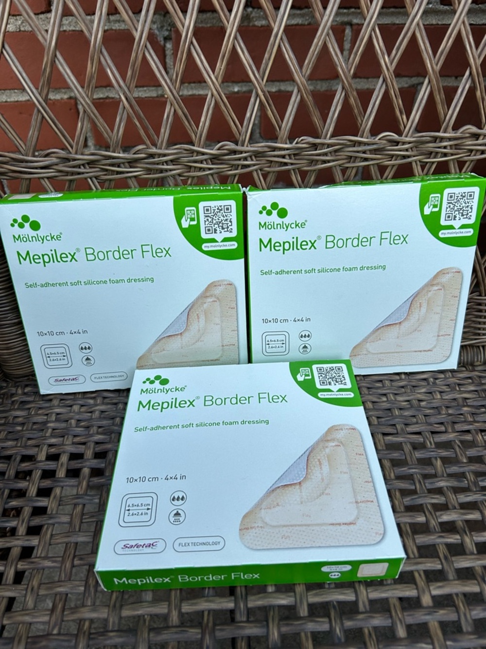 Mepilex Border Flex Self-Adherent Foam Dressings - Green/White (10x10 cm)